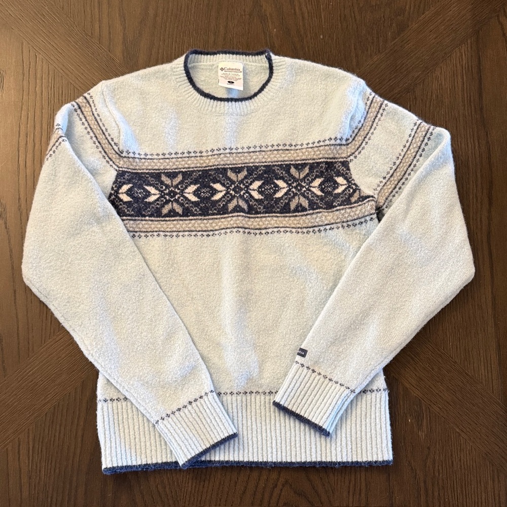 Elegant Light Blue Sweater with Navy Accents